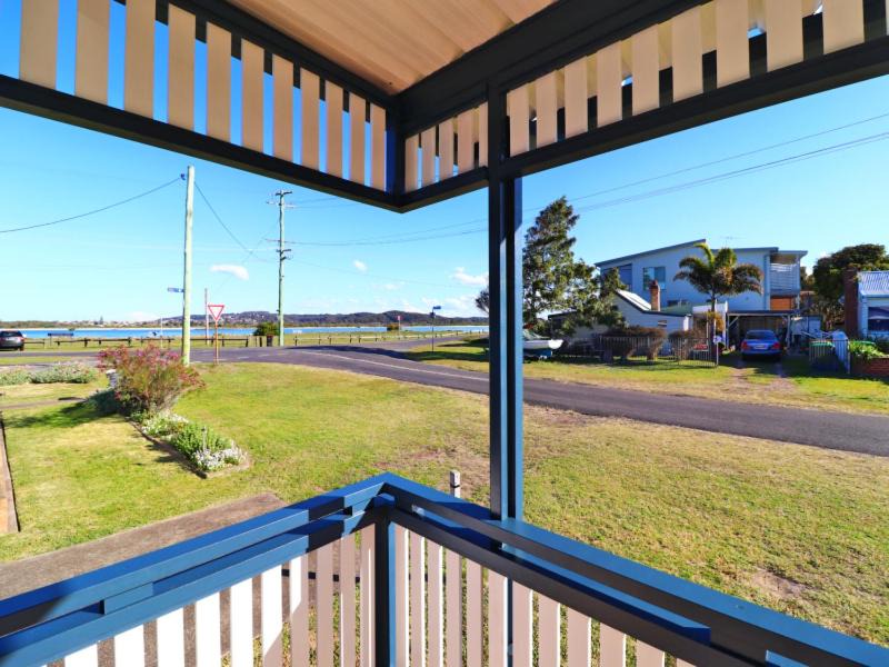 Blacksmiths House | Waterside Retreat at Blacksmiths Beach - Swansea Channel