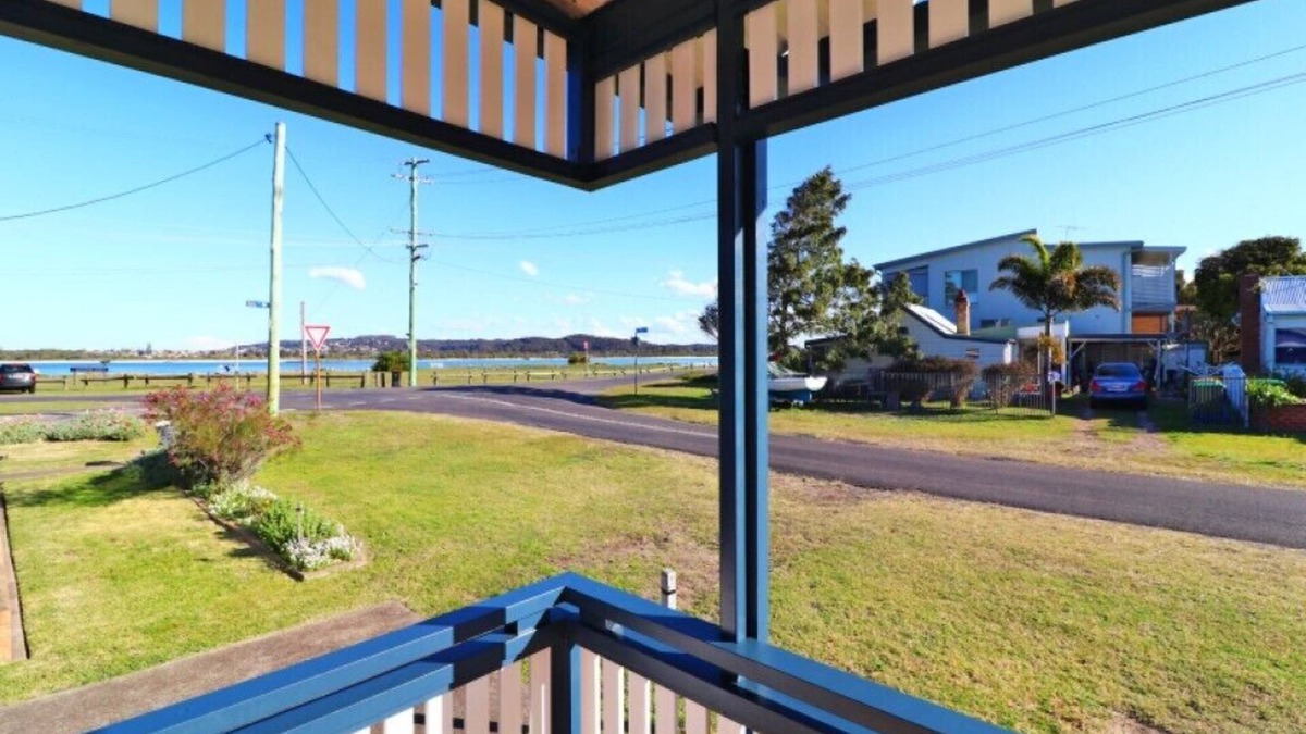 Blacksmiths House | Waterside Retreat @ Blacksmiths Beach