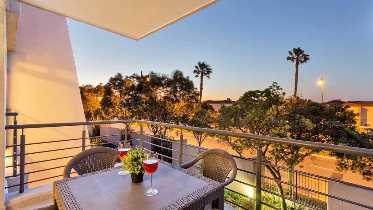 Century City Apartment | Waterstone East - Two Bedroom Apartment, Sleeps 4