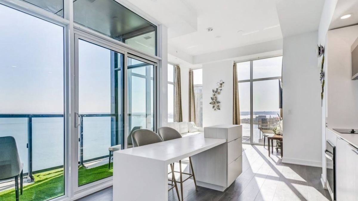Burlington Apartment | Waterview apartment. Cozy 2-bedroom apartment in fantastic Burlington with, WiFi