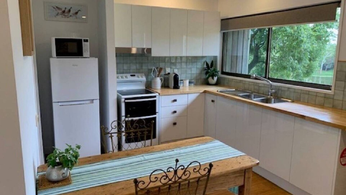 Wollongbar Cottage | Waterview Cottage