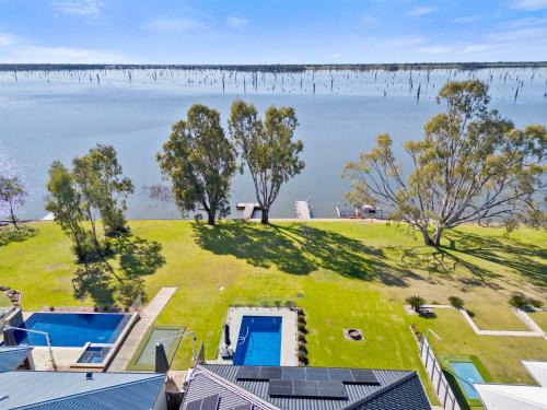 Yarrawonga House | Waterview Place Holiday House
