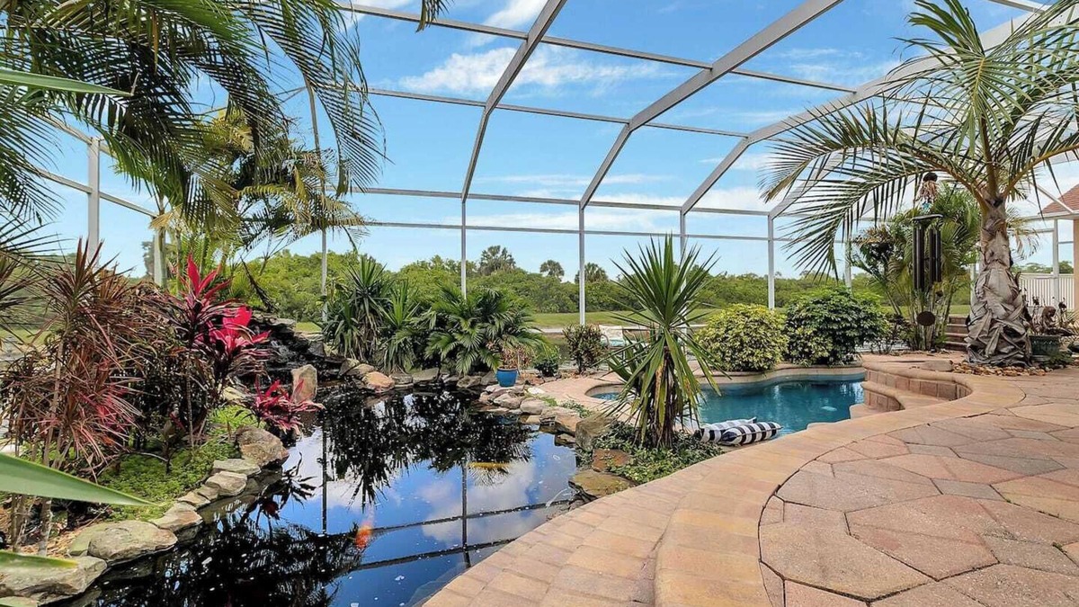 Pine Valley House | Waterview & Pool Estate Sleeps up to 10