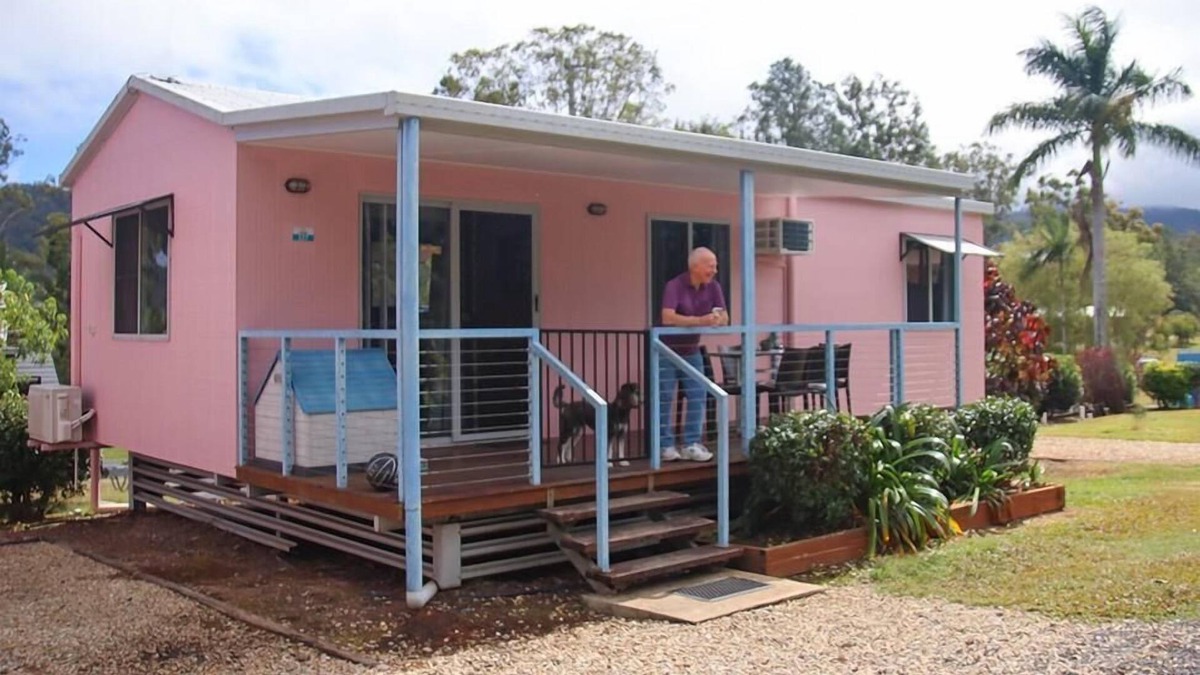 Tinaroo Villa | Waterview Villa 2BR - Fully self-contained with 1 Queen, 1 Sofa, 1 Treble