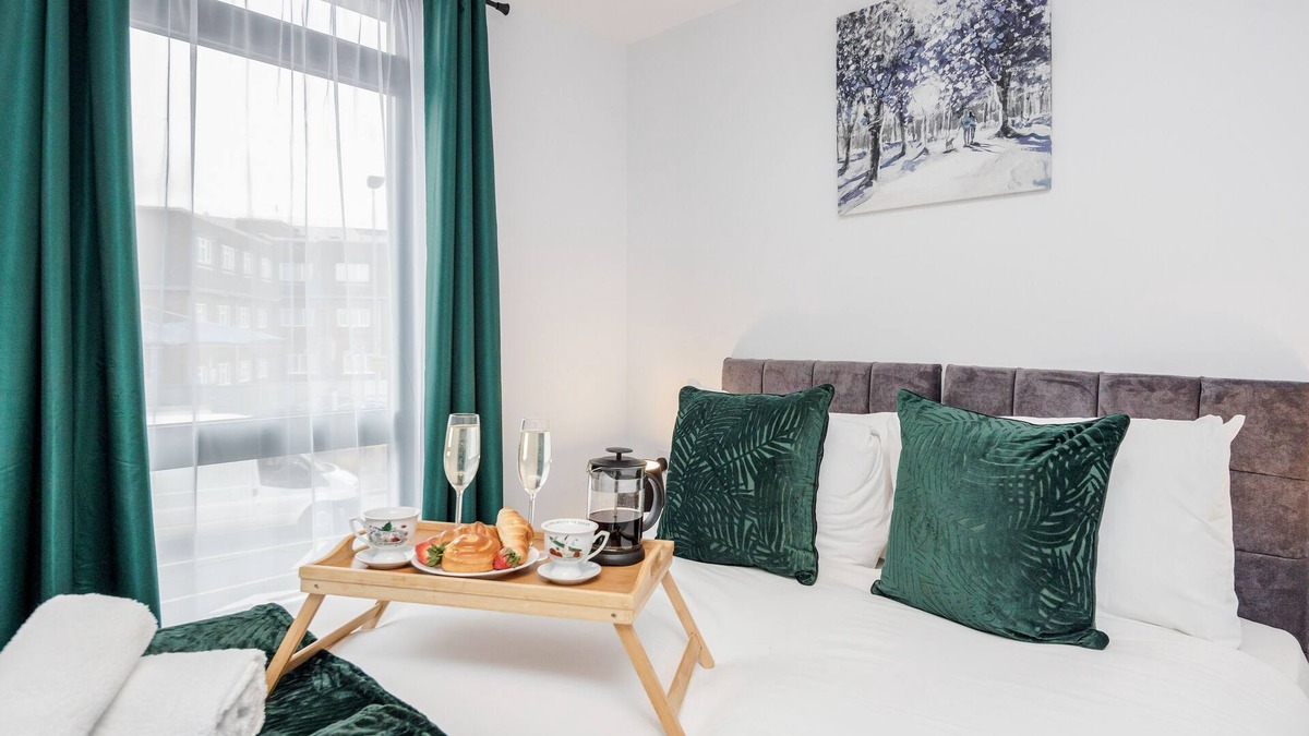 Watford Apartment | Watford Cassio Luxury - Modernview Serviced Accommodation