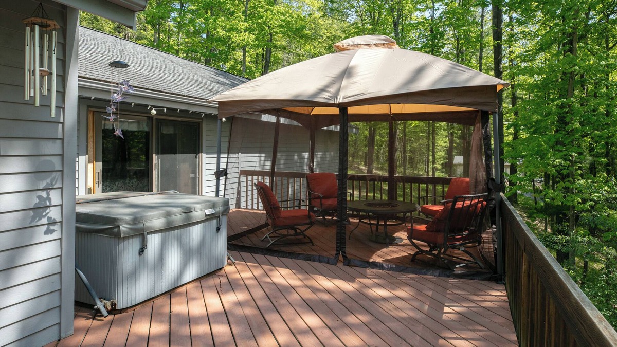 Campbell House | Watkins Glen, Corning, Finger Lakes 3 BR 3 Bath w/Hot Tub