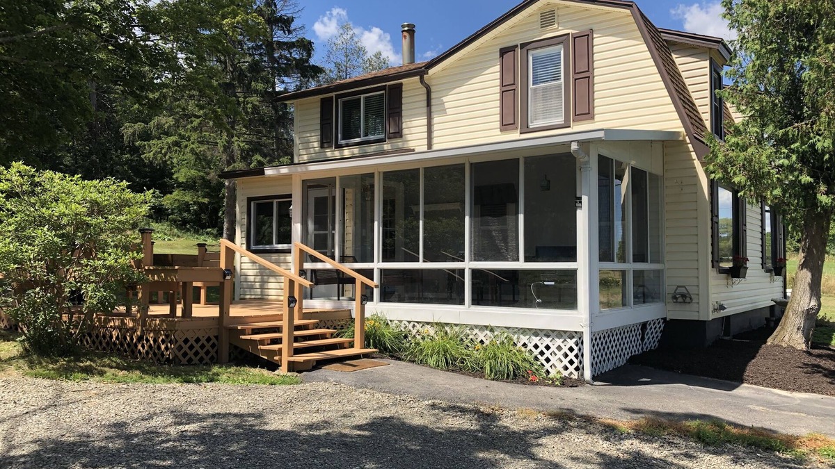 Town of Reading House | Watkins Glen Wine Trail Homestead