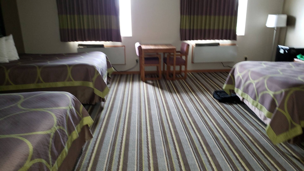 Watseka Hotel | Watseka 24 Inn & Suites