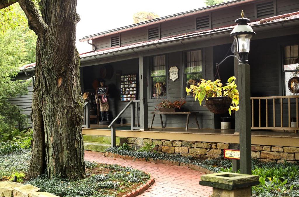 McClellandtown Bed & Breakfast | Watson Estate BnB & Deer Creek Winery
