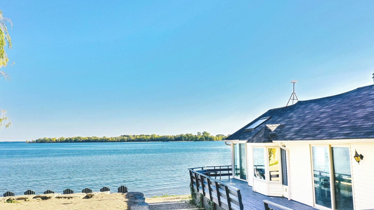 Waupoos Cabin | Waupoos Lakeside Cottages - Pet Friendly waterfront compound - Sleeps 20