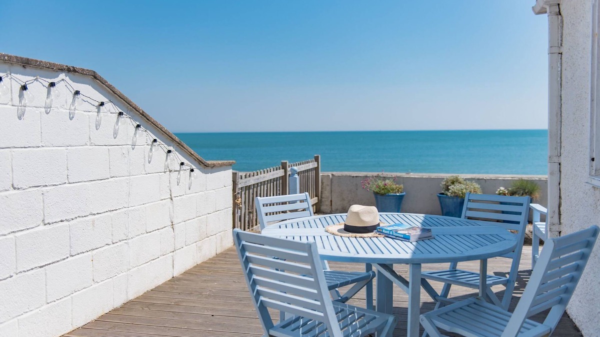 Sandgate Apartment | Wave Cottage - seaside cottage right on the beach by Bloom Stays