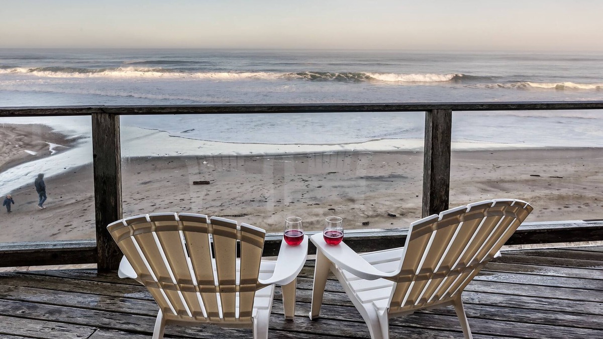 Gleneden Beach House | Wave watching at it's best