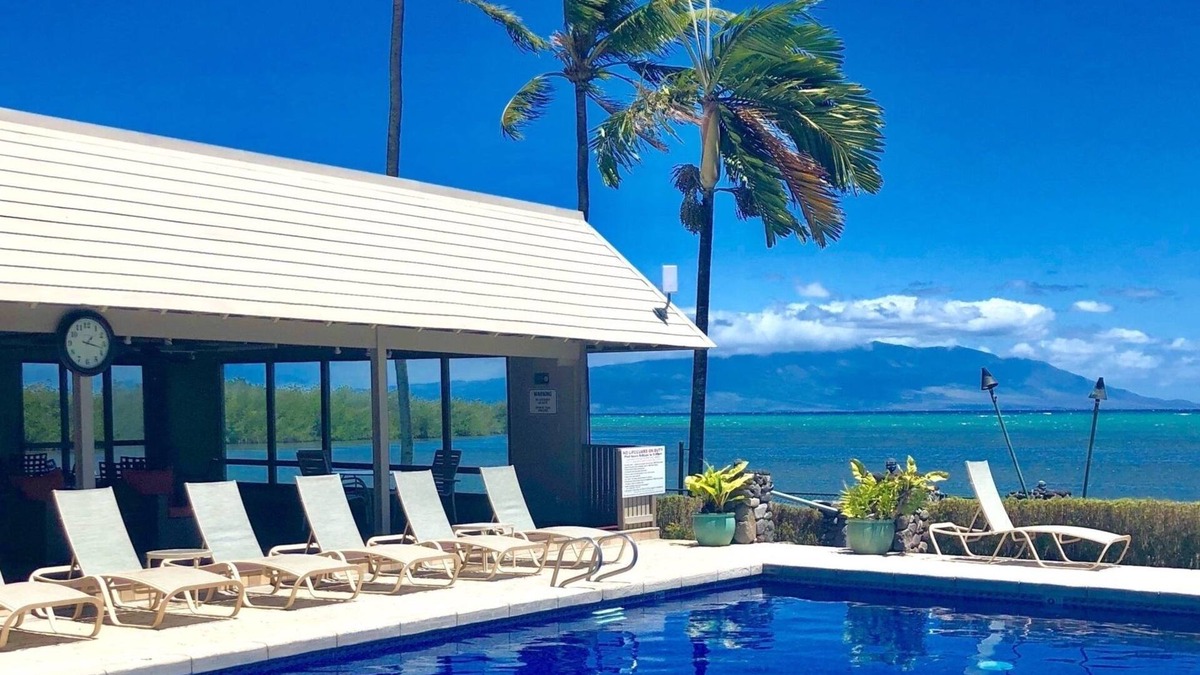 Ualapue Condo | Wavecrest 2 bdr beautiful ocean view ground level unit with Washer-Dryer.