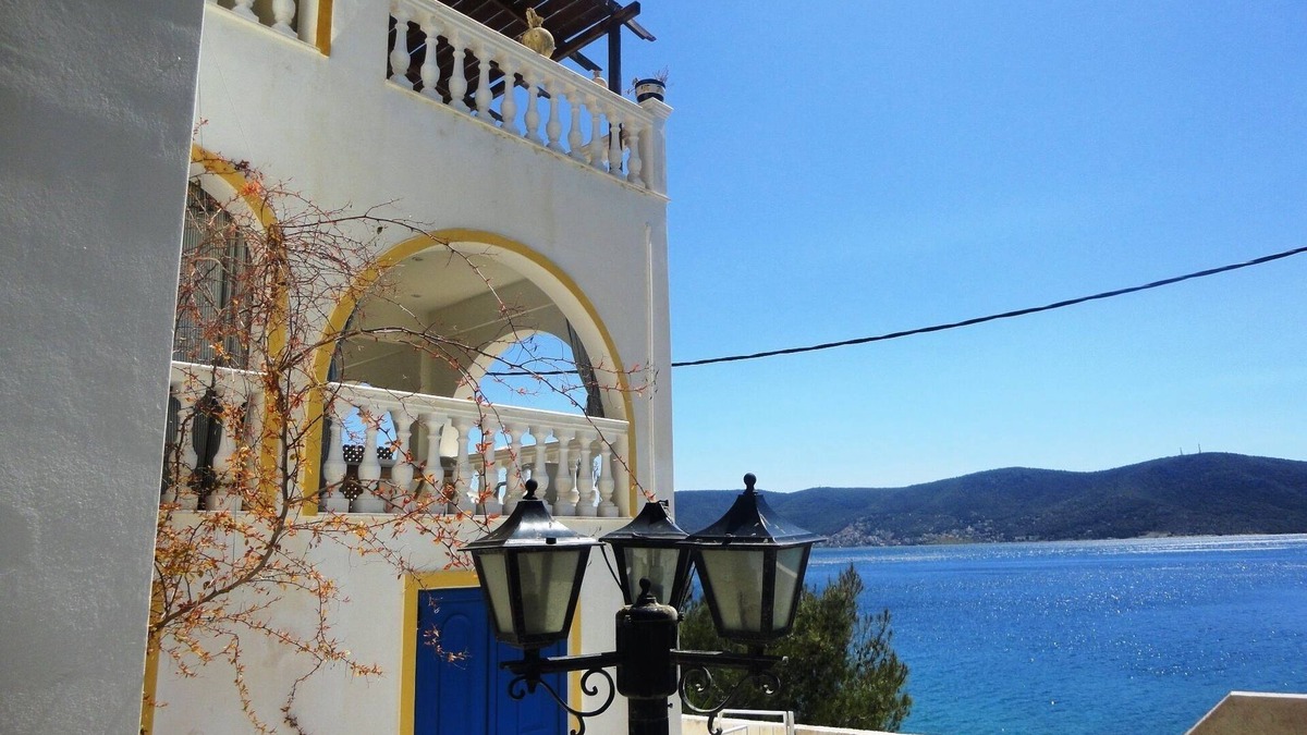 Salamis House | Wavedance Accommodation (Posidonas)
