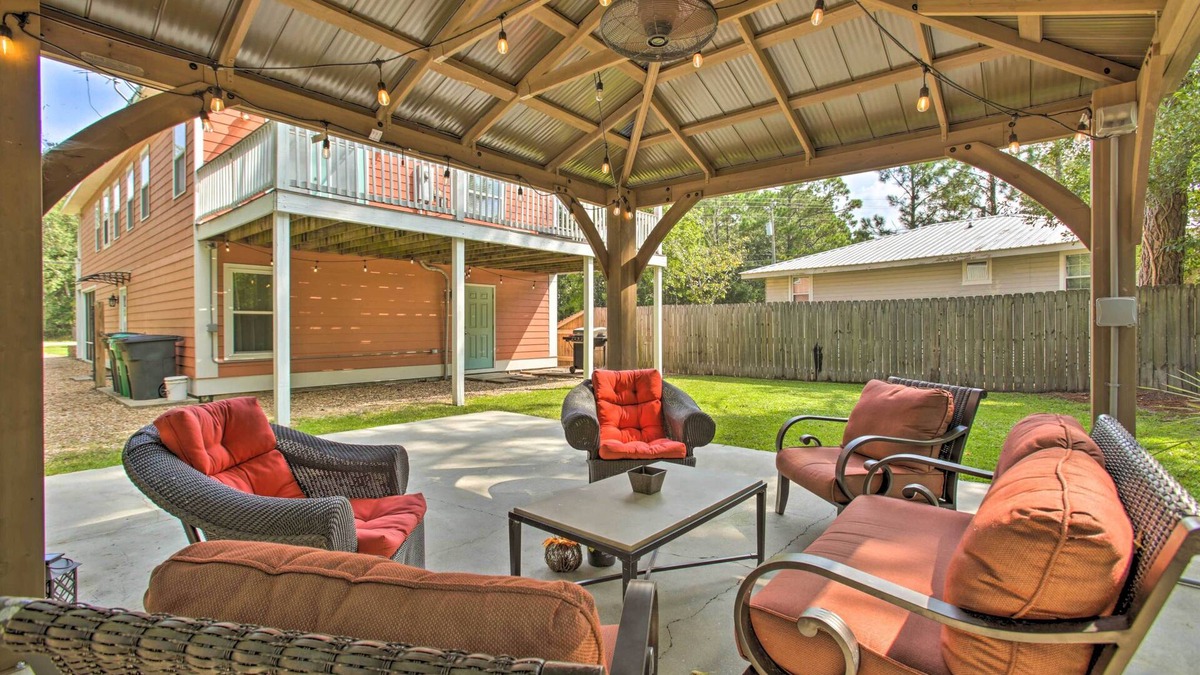 Waveland House | Waveland Family House, 4-Minute Drive to the Beach