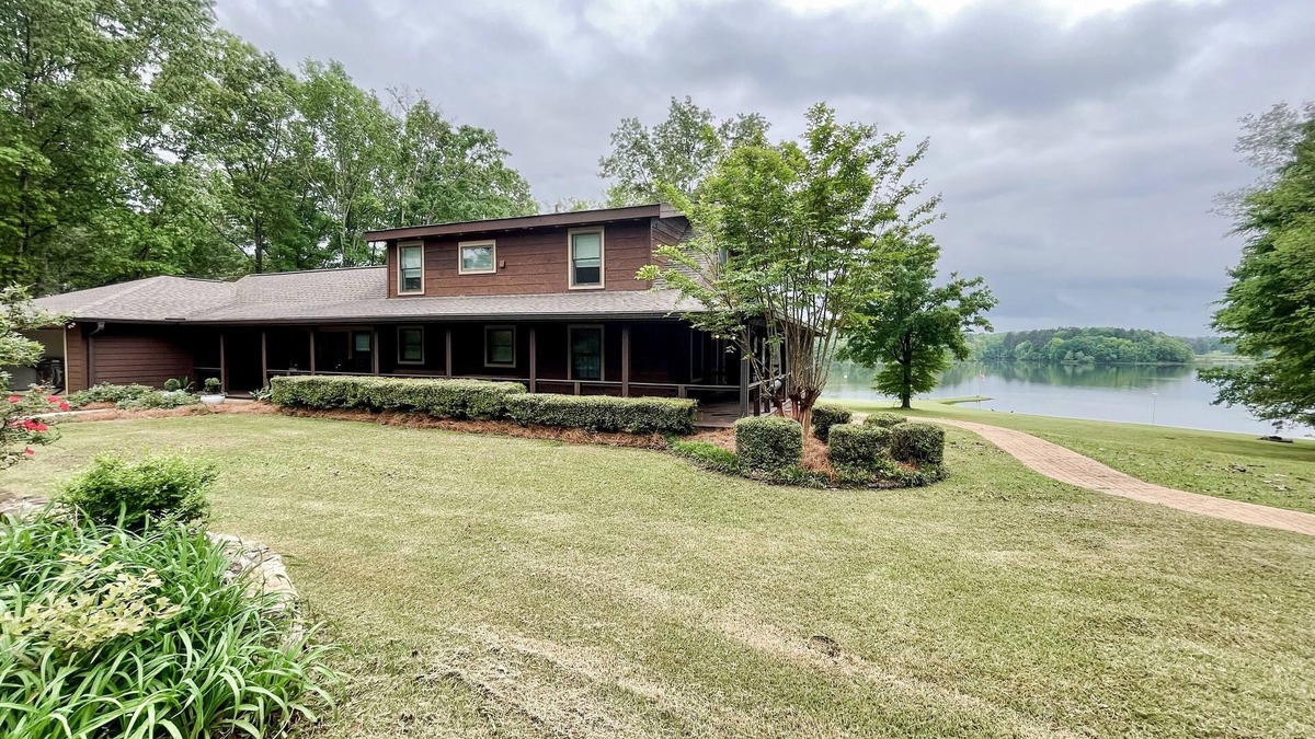 West Point Cabin | Waverly Lakehouse - private cabin, lake view, close to nOld Waverly/Mossy Oak
