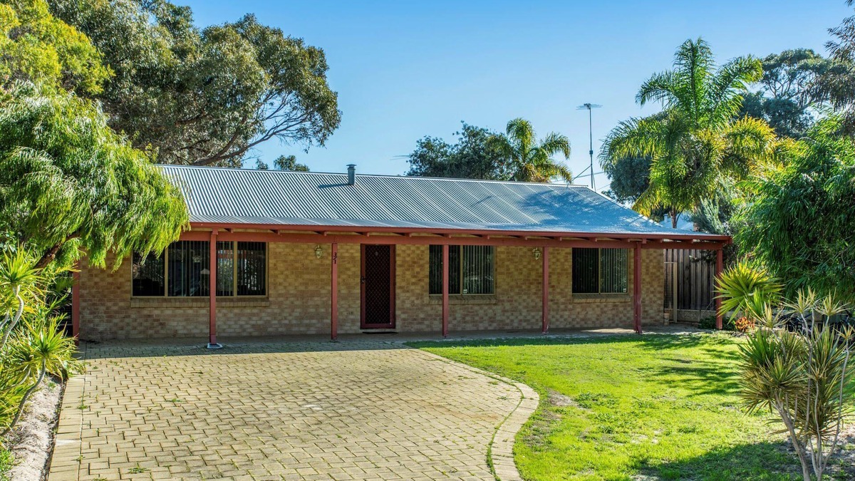 Guilderton House | Waves And Moore - Beautifully presented home
