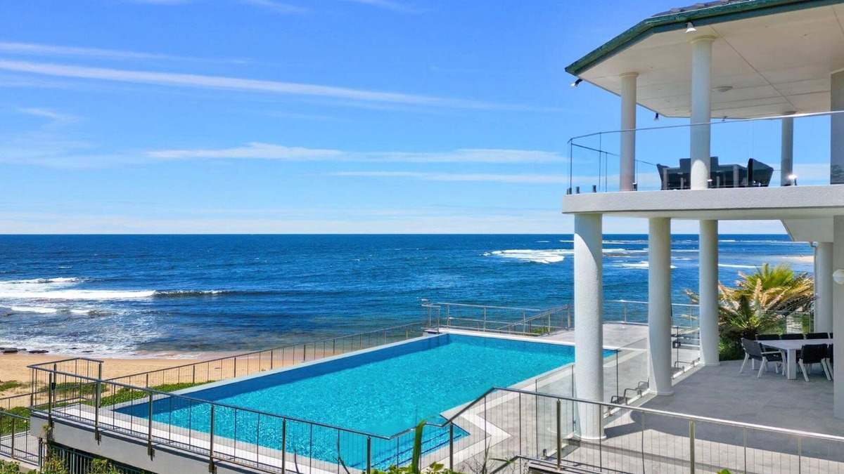 Blue Bay House | WAVES AT BLUE BAY | Beachfront , Pool | Accom Property