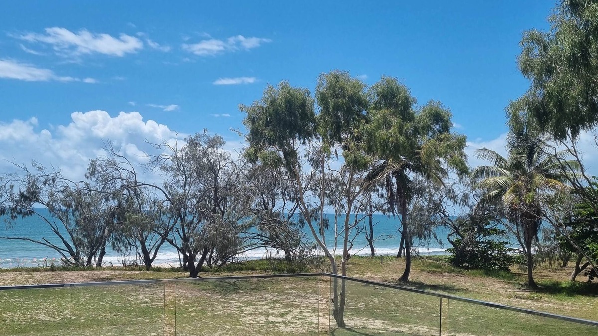 Woodgate House | Waves at your Back Door on Theodolite Creek Drive