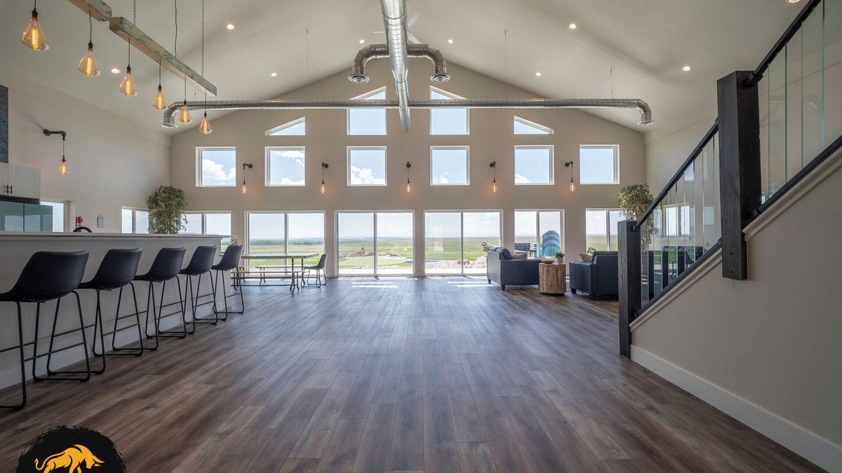 Glendo House | Waves of Wyoming 116 Acre Retreat. Themed Rooms. Putting Green. Glendo Reservoir