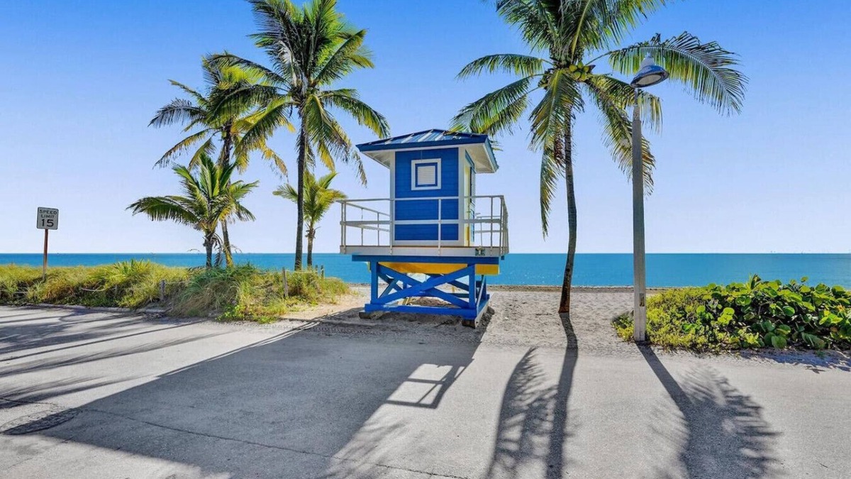 North Beach Apartment | Waves on Desoto studio with pool # 3