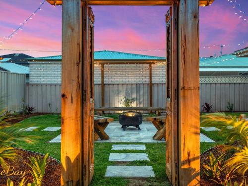 Fingal Bay House | Waves on Whitesands