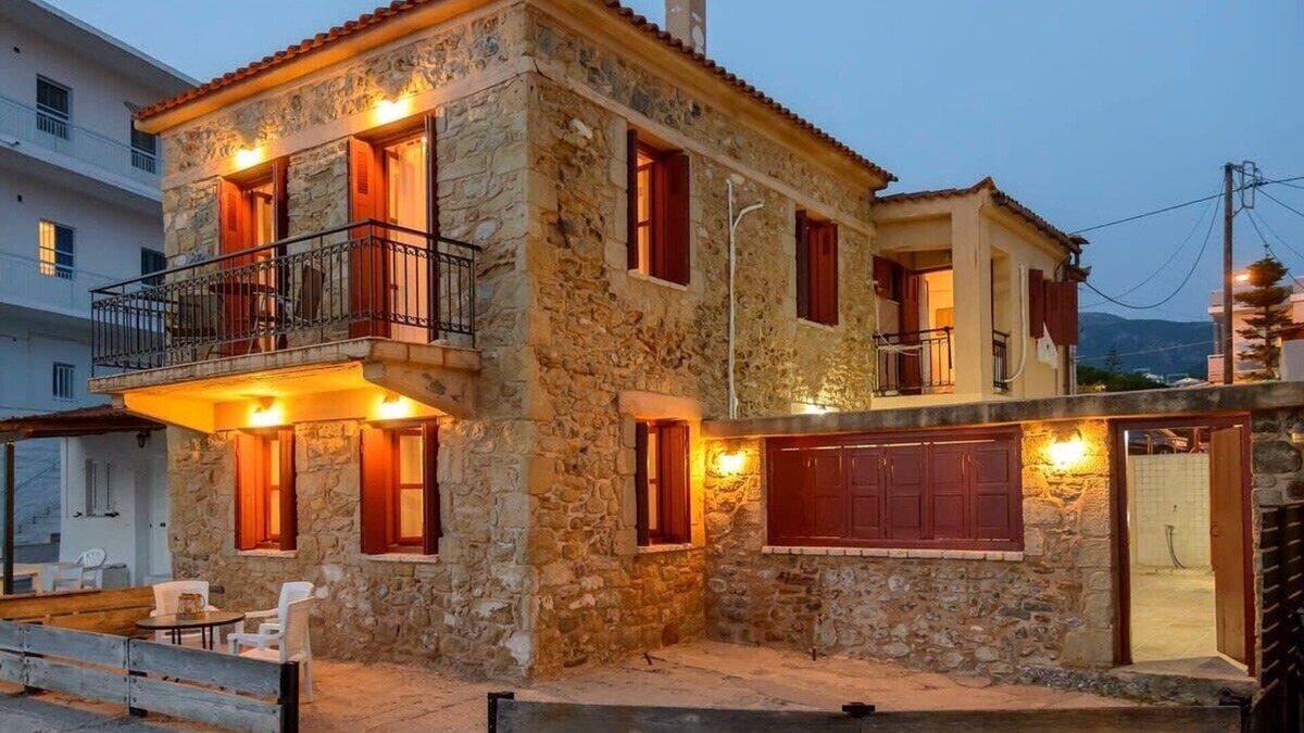 Avia House | Waveside Sanctuary - Luxurious Seastone Villa