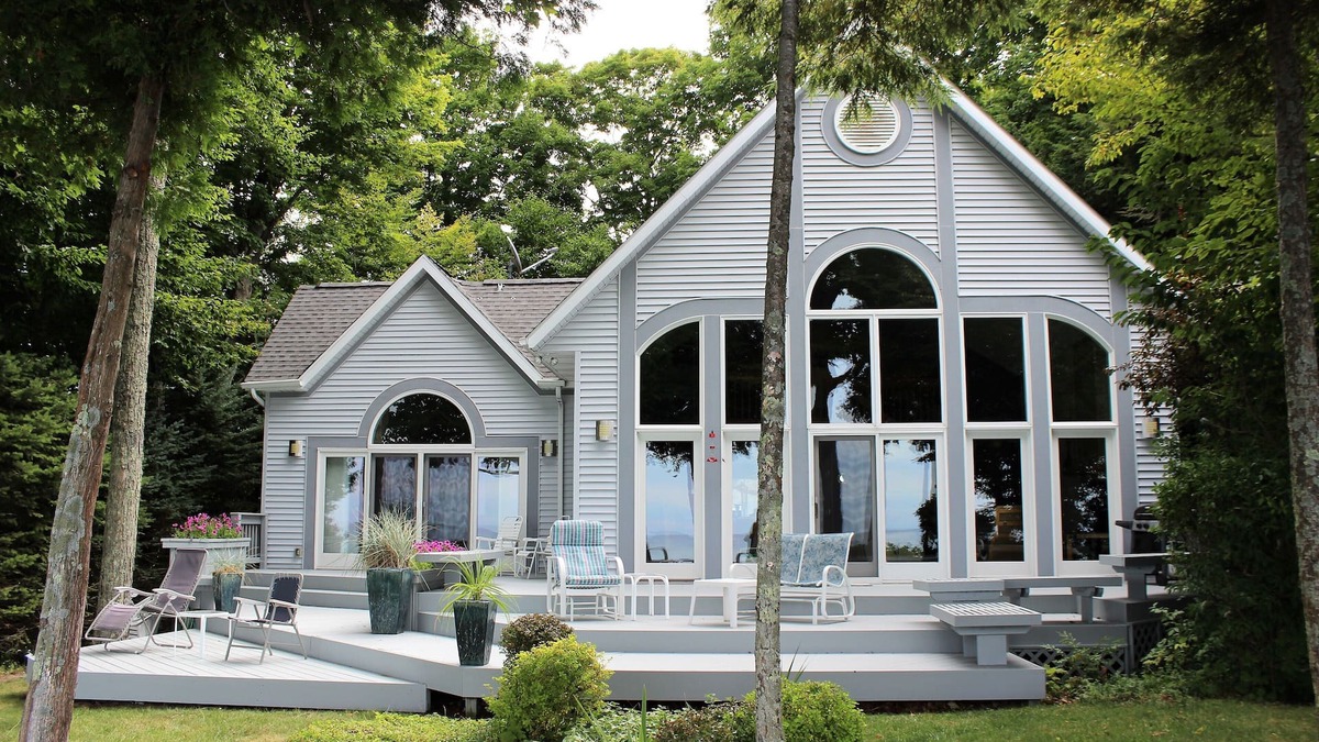 Manistee House | Wavesong Cottage: Perched on Lake Michigan between Ludington and Manistee