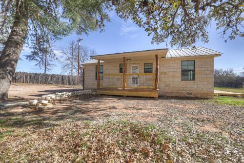 Fredericksburg House | Waylons House-Hot Tub Shared Party Barn with Games