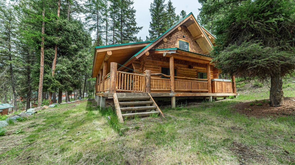 Lake Mary Ronan Cabin | Wayne Manor-Cozy Cabin in the Woods Lake Views