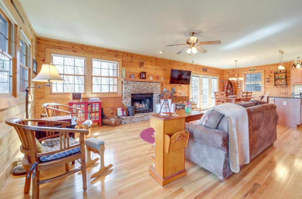 Settlers Ridge House | Waynesville Vacation Rental with Mountain Views!