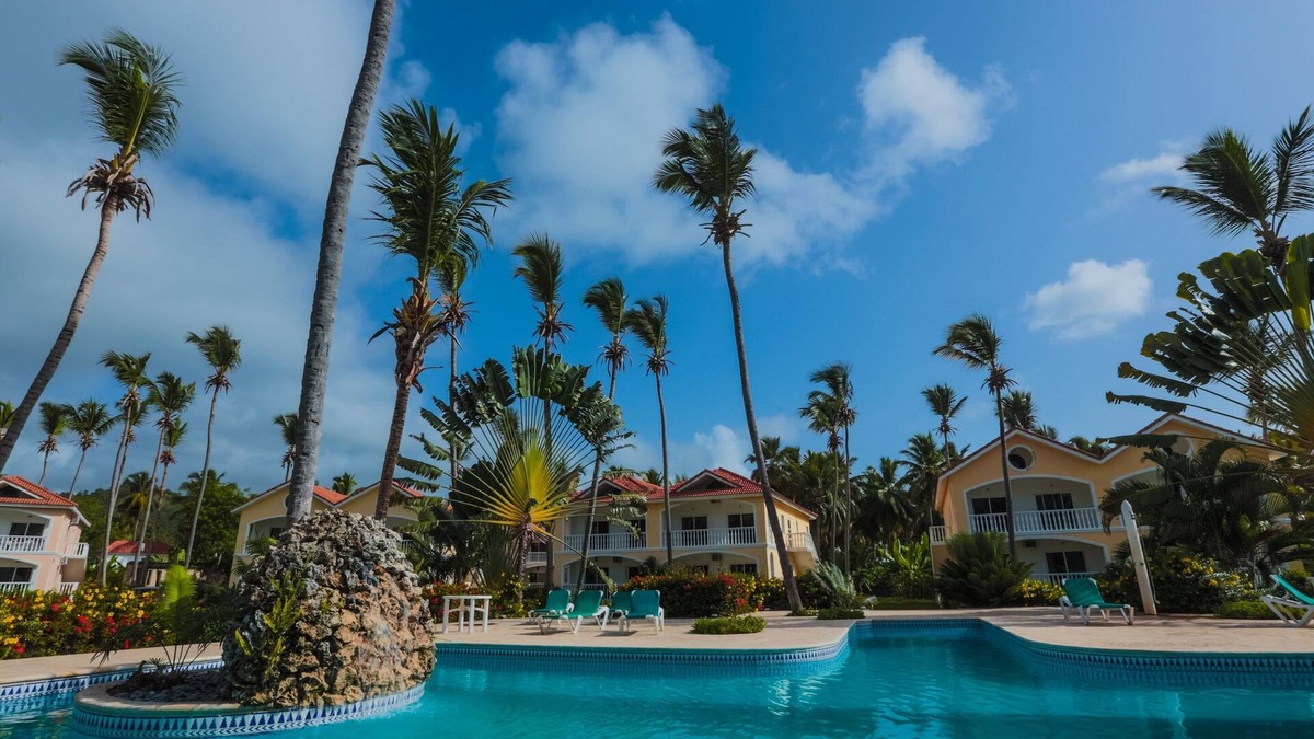 El Frances Apartment | We are ON the ocean, high speed WIFI, Just 5 minutes to Las Galeras, Samana