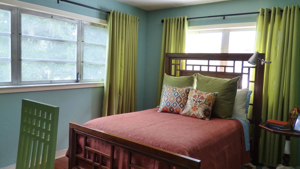 Temple Terrace Bed & Breakfast | We Have the Best Coffee & Pastries and the Bed Is Mighty Fine, Too