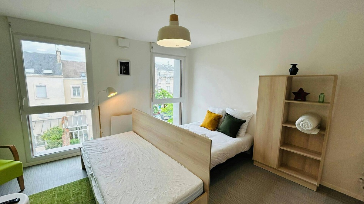 Barbatre Apartment | We Live In R - Suite 403