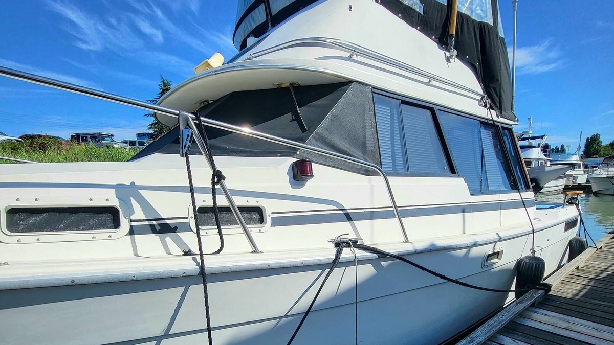 Richmond City Centre Boat Rental | We offer a unique and unforgettable experience for travelers in Richmond, BC