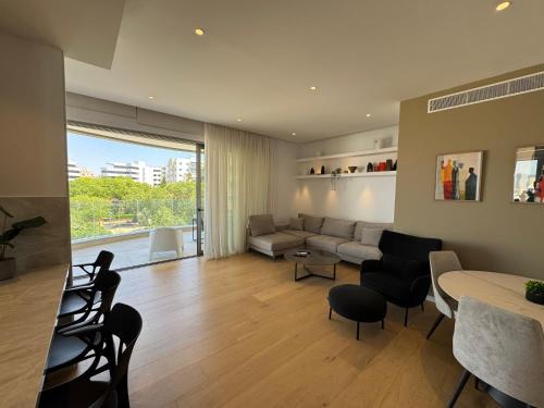 Acropolis Apartment | WealthyStays Parkside Residence