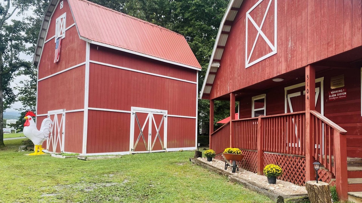 Gatlinburg - Pigeon Forge Cabin | Wears Valley Cabin….lots of parking.