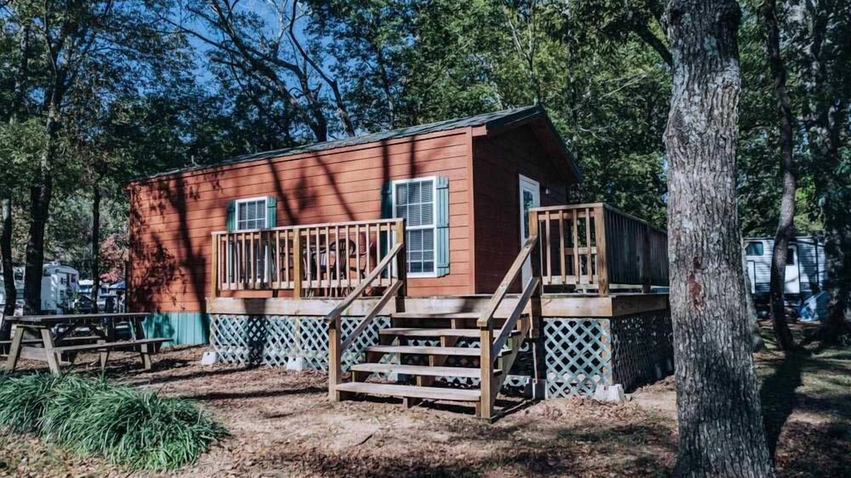 Weatherford Cabin | Weatherford Hideaway! Full Kitchen, Outdoor Pool, Near Peek-A-Boo Petting Zoo