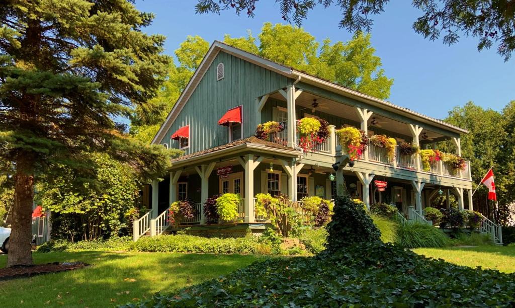 Historic Old Town Hotel | WeatherPine Inn