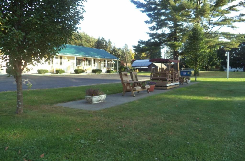 Lanesborough Hotel | Weathervane Motel Lanesboro
