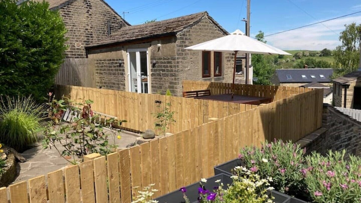 Honley Cottage | Weaver’s Den, a cosy countryside retreat