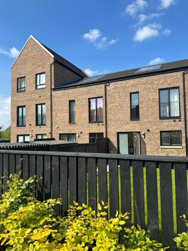 North Glasgow House | Wee Townhouse, 3 Beds with Free Parking, Wifi & Ethernet Connection