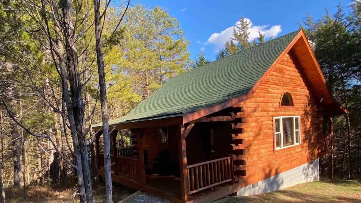 Farmville Cabin | Weekend Getaway Cabin