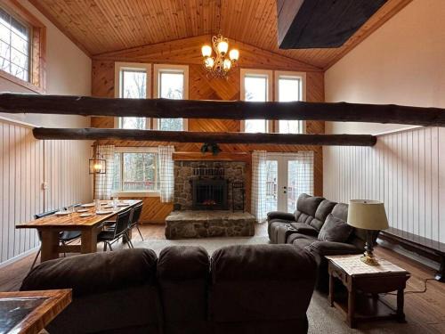 Guys Mills House | Weekend Getaway, Family vacation comfort cabin