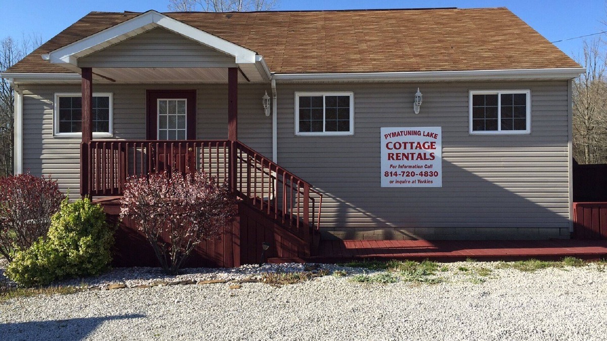 Pymatuning Central Cottage | Weekly Cottage rental At Pymatuning Lake! Next to Yorkies Ice Cream!
