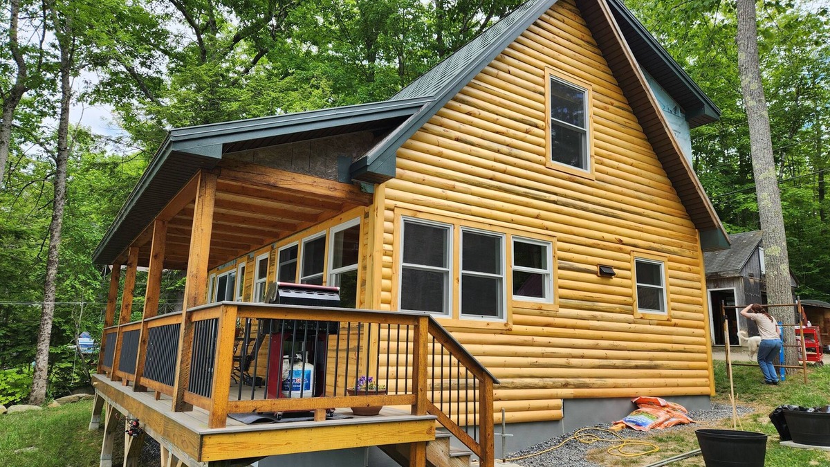 Albion House | Weekly discounts avail. Get away at this New house on Lovejoy Pond in Albion
