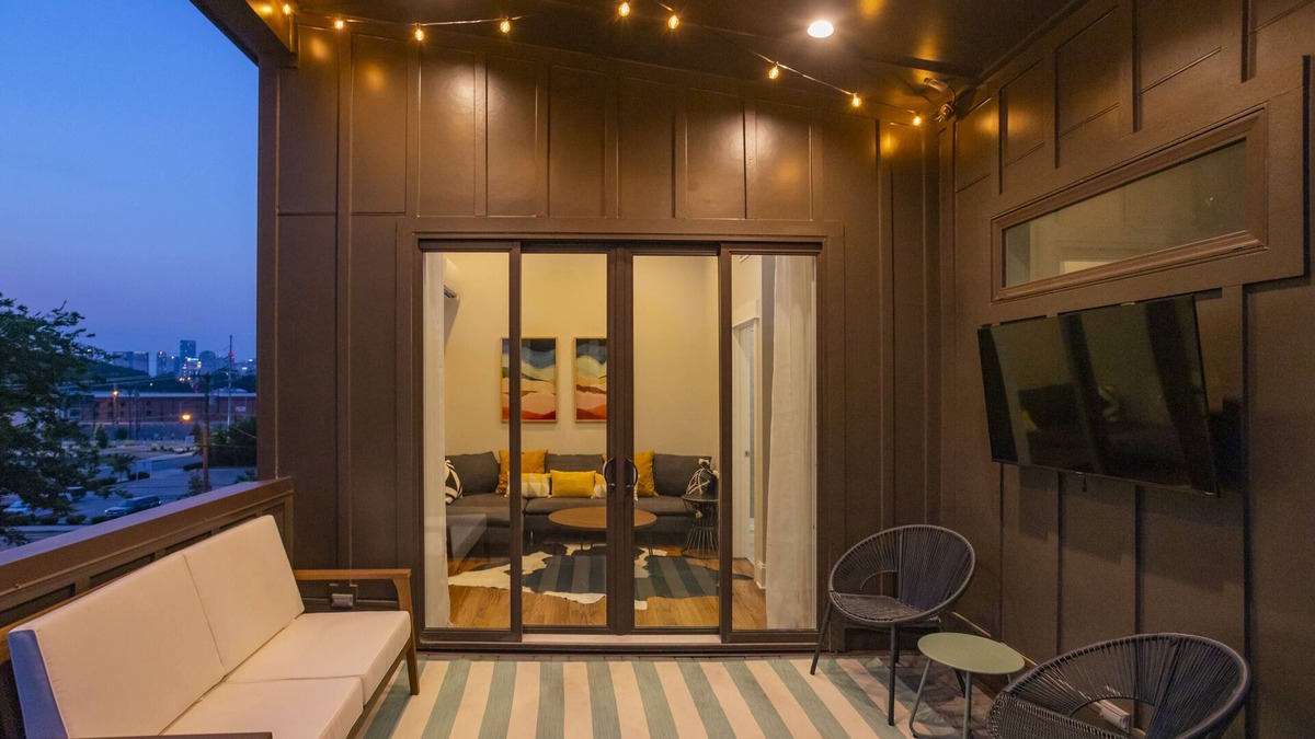 Eighth Avenue House | WeHo 3 Story Townhome 4 of 4 w/Rooftop Deck WALKABLE! 8 mins drive to BRDWY!