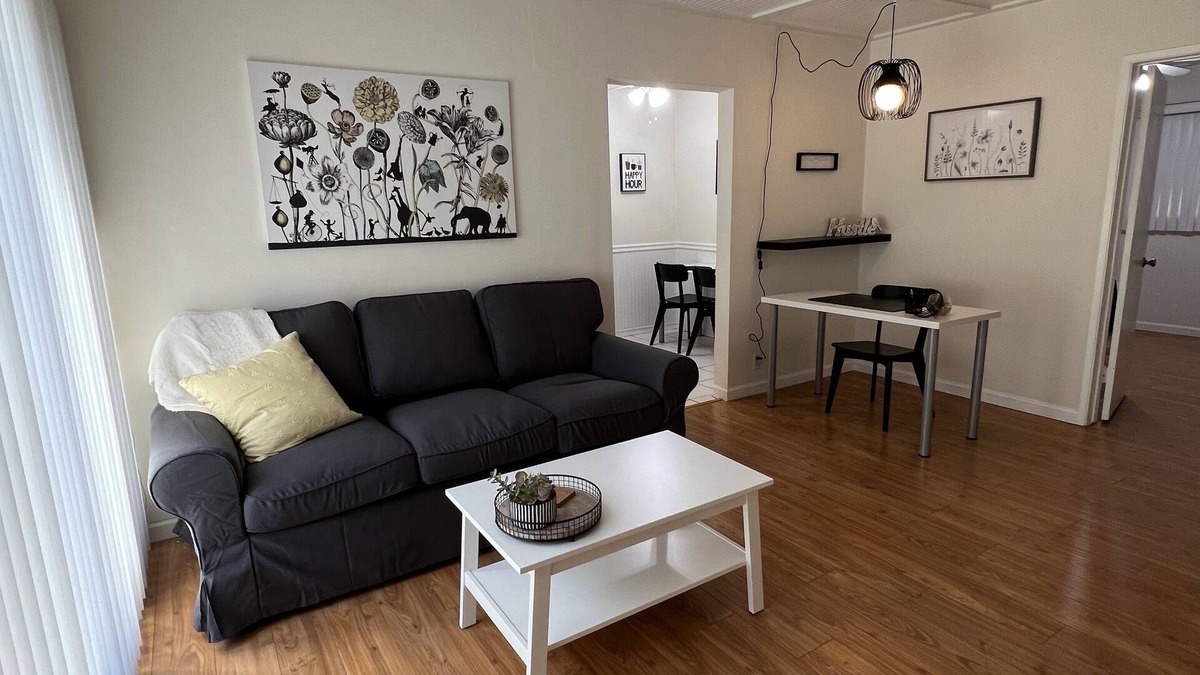 Tri-West Apartment | WEHO/Melrose Place 1 Bed 1 Bath - 1.1 mile walk to Cedars Sinai - 31 day min.