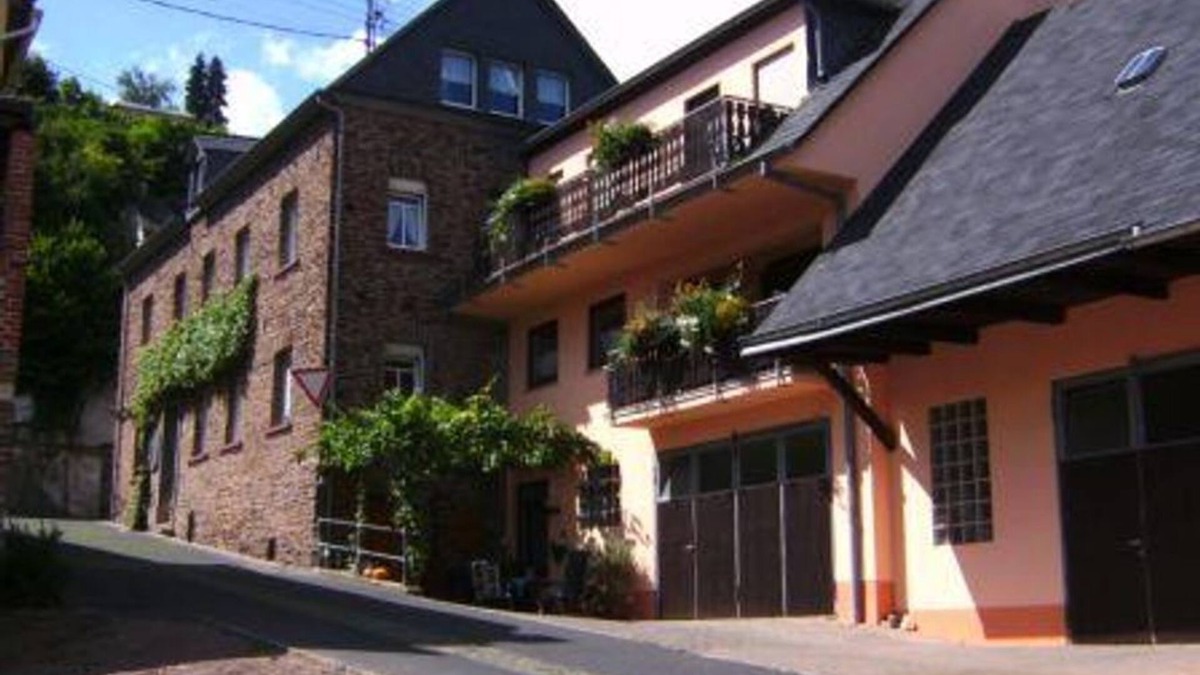 Briedel Bed & Breakfast | Weingut Gästehaus Karl-Otto Nalbach - Double room Shower/WC/partly balcony
