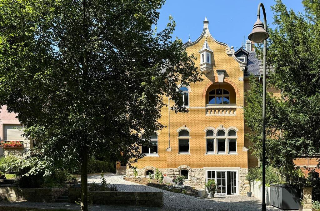 Naumburg Apartment | Weinvilla 1901